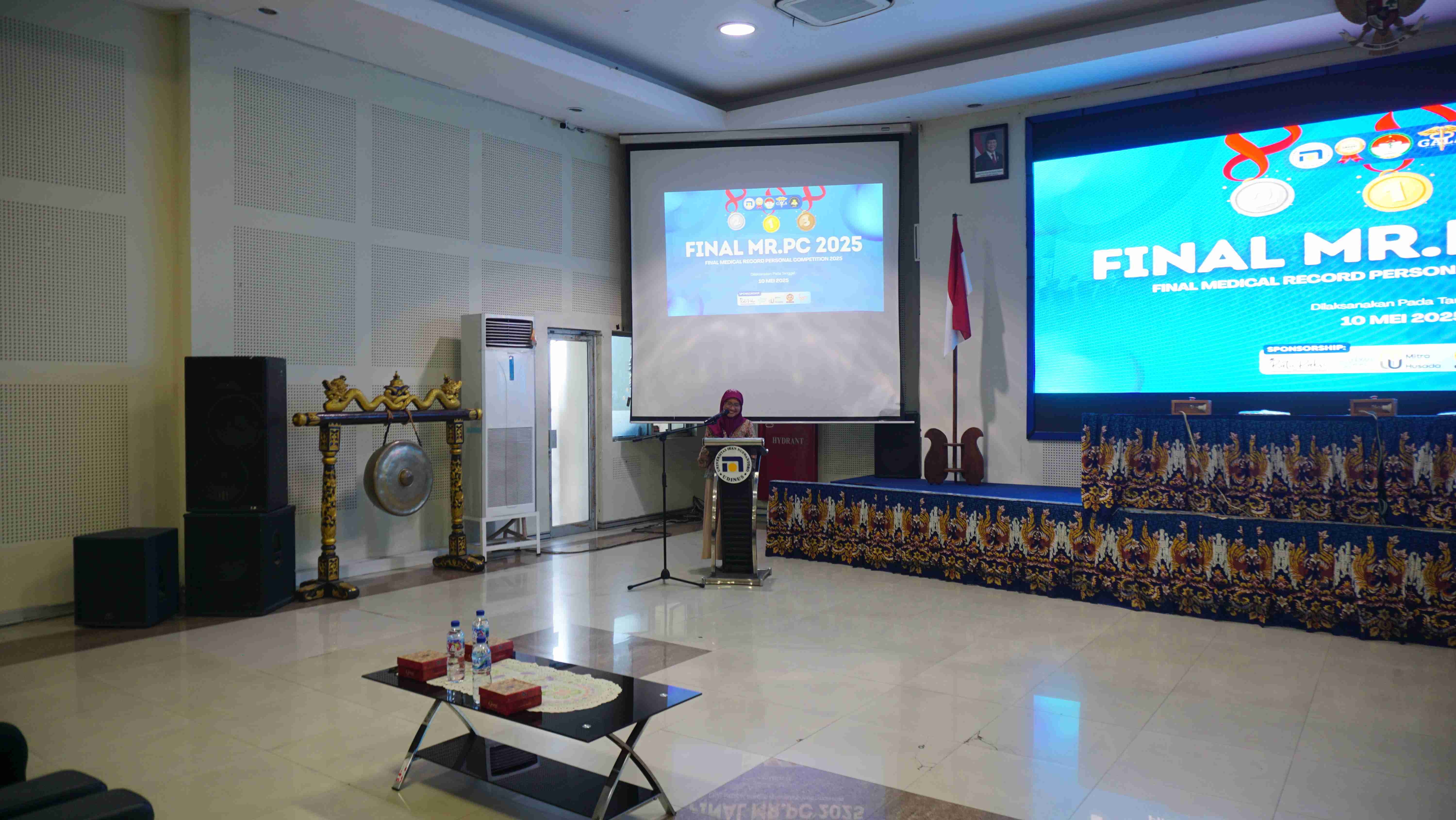 Sambutan dan Pembukaan Acara oleh Dekan Fakultas Kesehatan Ibu Enny Rachmani, SKM, M.Kom, PH.D.